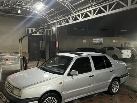 Volkswagen Vento 1992 года за 1 100 000 тг. в Шымкент – фото 3