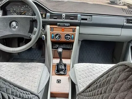 Mercedes-Benz E 230 1988 года за 1 900 000 тг. в Караганда – фото 5