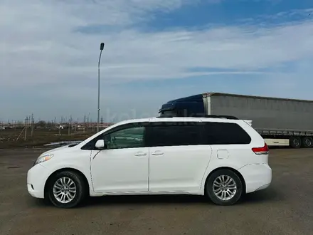 Toyota Sienna 2013 года за 8 400 000 тг. в Уральск – фото 2