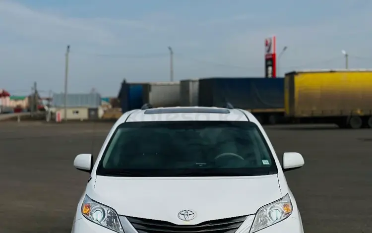 Toyota Sienna 2013 года за 8 400 000 тг. в Уральск