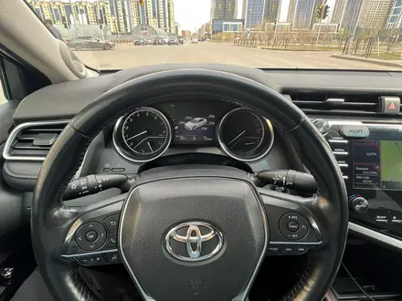 Toyota Camry 2018 года за 14 500 000 тг. в Астана – фото 14