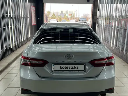 Toyota Camry 2018 года за 14 500 000 тг. в Астана – фото 6