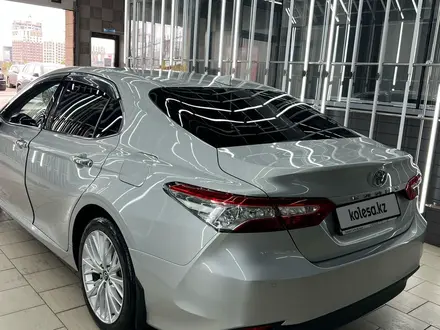 Toyota Camry 2018 года за 14 500 000 тг. в Астана – фото 5