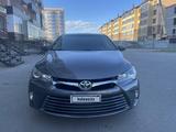 Toyota Camry 2015 года за 6 000 000 тг. в Уральск – фото 2