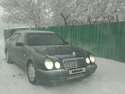 Mercedes-Benz E 230 1996 года за 2 000 000 тг. в Кокшетау – фото 2