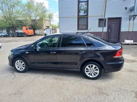 Volkswagen Polo 2015 года за 5 000 000 тг. в Актобе – фото 2