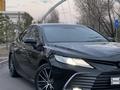 Toyota Camry 2019 года за 13 800 000 тг. в Астана – фото 2