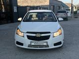 Chevrolet Cruze 2012 года за 3 000 000 тг. в Уральск – фото 2