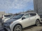 Toyota RAV4 2018 года за 13 000 000 тг. в Актау
