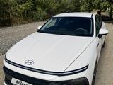 Hyundai Sonata 2024 года за 13 100 000 тг. в Актобе – фото 2