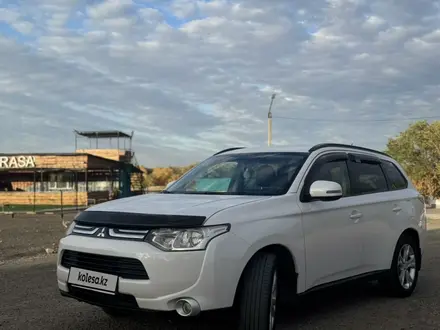 Mitsubishi Outlander 2014 года за 8 000 000 тг. в Семей