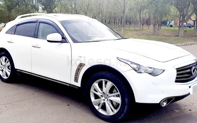 Infiniti FX37 2013 года за 10 000 000 тг. в Астана