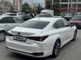 Lexus ES 250 2019 года за 21 000 000 тг. в Алматы – фото 2