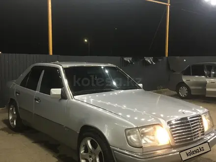 Mercedes-Benz E 280 1993 года за 1 800 000 тг. в Шымкент – фото 4