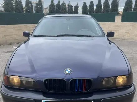 BMW 528 1997 года за 3 000 000 тг. в Караганда – фото 2