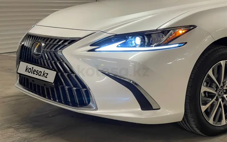Lexus ES 350 2023 года за 30 700 000 тг. в Алматы