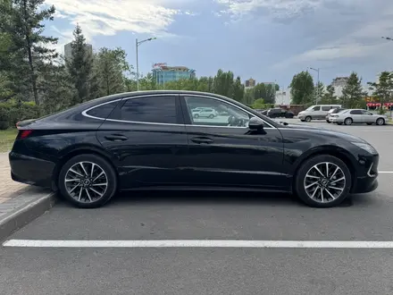 Hyundai Sonata 2022 года за 10 400 000 тг. в Астана – фото 2