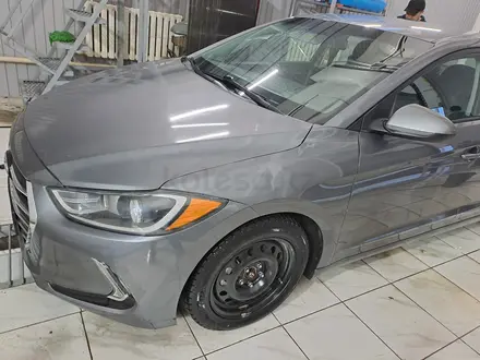 Hyundai Elantra 2018 года за 6 500 000 тг. в Атырау – фото 2