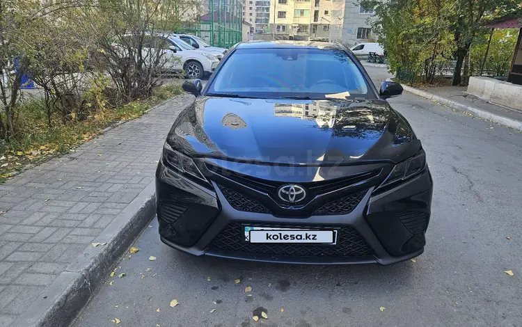 Toyota Camry 2019 года за 12 800 000 тг. в Астана