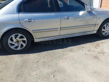 Hyundai Sonata 2003 года за 2 500 000 тг. в Теренозек – фото 3