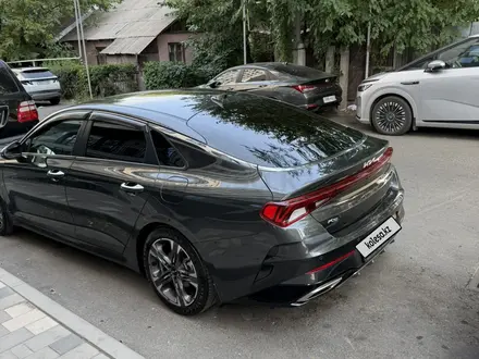 Kia K5 2021 года за 11 500 000 тг. в Алматы – фото 2