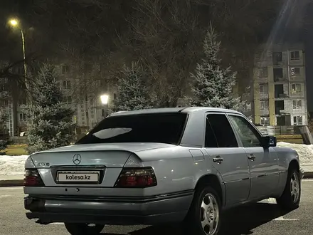 Mercedes-Benz E 280 1993 года за 1 900 000 тг. в Талдыкорган – фото 4