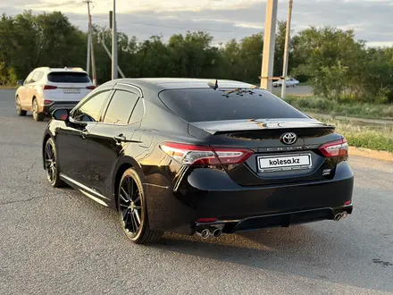 Toyota Camry 2020 года за 15 000 000 тг. в Уральск – фото 18