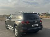 Volkswagen Touareg 2007 года за 5 500 000 тг. в Алматы – фото 5