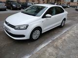 Volkswagen Polo 2015 года за 4 000 000 тг. в Атырау – фото 2