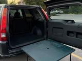 Honda CR-V 2004 года за 4 000 000 тг. в Алматы – фото 2