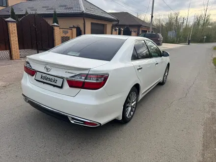 Toyota Camry 2016 года за 10 500 000 тг. в Уральск – фото 3