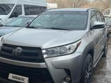 Toyota Highlander 2018 годаfor17 500 000 тг. в Актобе