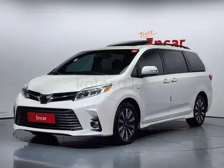 Toyota Sienna 2019 года за 12 000 000 тг. в Алматы