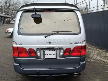 Toyota Granvia 2002 года за 8 900 000 тг. в Алматы – фото 3