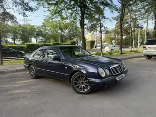 Mercedes-Benz E 320
