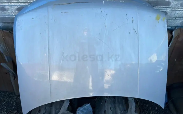 Volkswagen Golf 4 капот за 1 777 тг. в Актобе