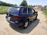 Volkswagen Touareg 2005 года за 3 700 000 тг. в Алматы – фото 3
