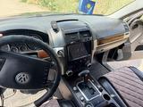 Volkswagen Touareg 2005 года за 3 700 000 тг. в Алматы – фото 5