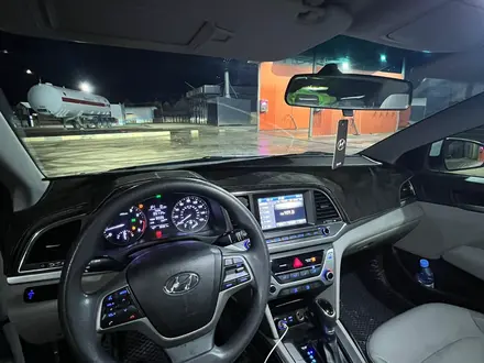 Hyundai Elantra 2016 года за 7 200 000 тг. в Атырау – фото 9