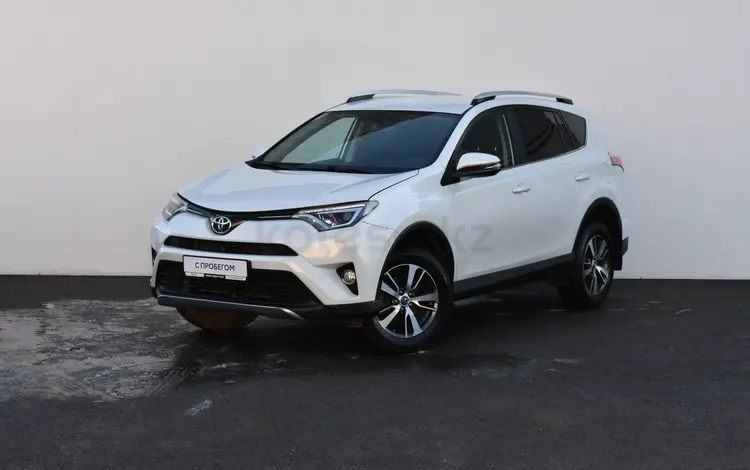 Toyota RAV4 2018 года за 11 600 000 тг. в Атырау