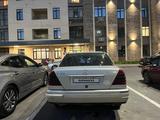 Mercedes-Benz C 180 1997 года за 1 151 000 тг. в Караганда – фото 2