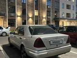 Mercedes-Benz C 180 1997 года за 1 151 000 тг. в Караганда – фото 3