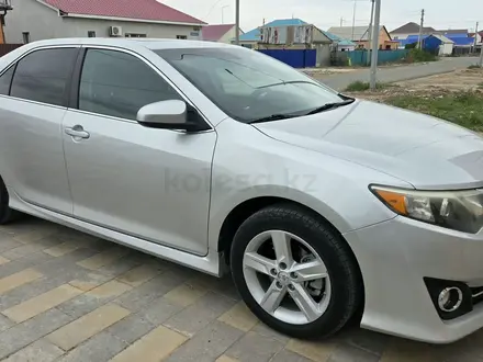 Toyota Camry 2013 года за 5 000 000 тг. в Атырау – фото 2