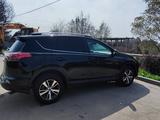 Toyota RAV4 2018 года за 12 300 000 тг. в Алматы – фото 2