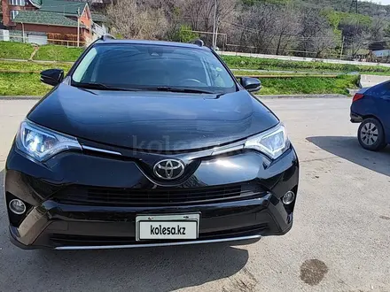 Toyota RAV4 2018 года за 8 800 000 тг. в Алматы – фото 12