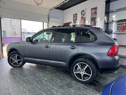 Porsche Cayenne 2006 года за 6 000 000 тг. в Атырау – фото 3