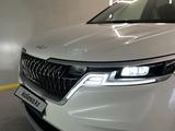 Kia Carnival 2021 года за 15 800 000 тг. в Алматы – фото 2