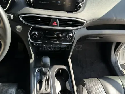 Hyundai Santa Fe 2020 года за 11 700 000 тг. в Алматы – фото 6