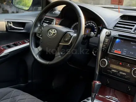 Toyota Camry 2013 года за 9 800 000 тг. в Алматы – фото 40