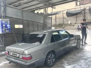 Mercedes-Benz E 230